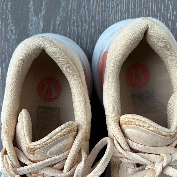 lululemon athletica Women’s Beyondfeel Sneakers - Size 7 - Great Condition! - Picture 4 of 10